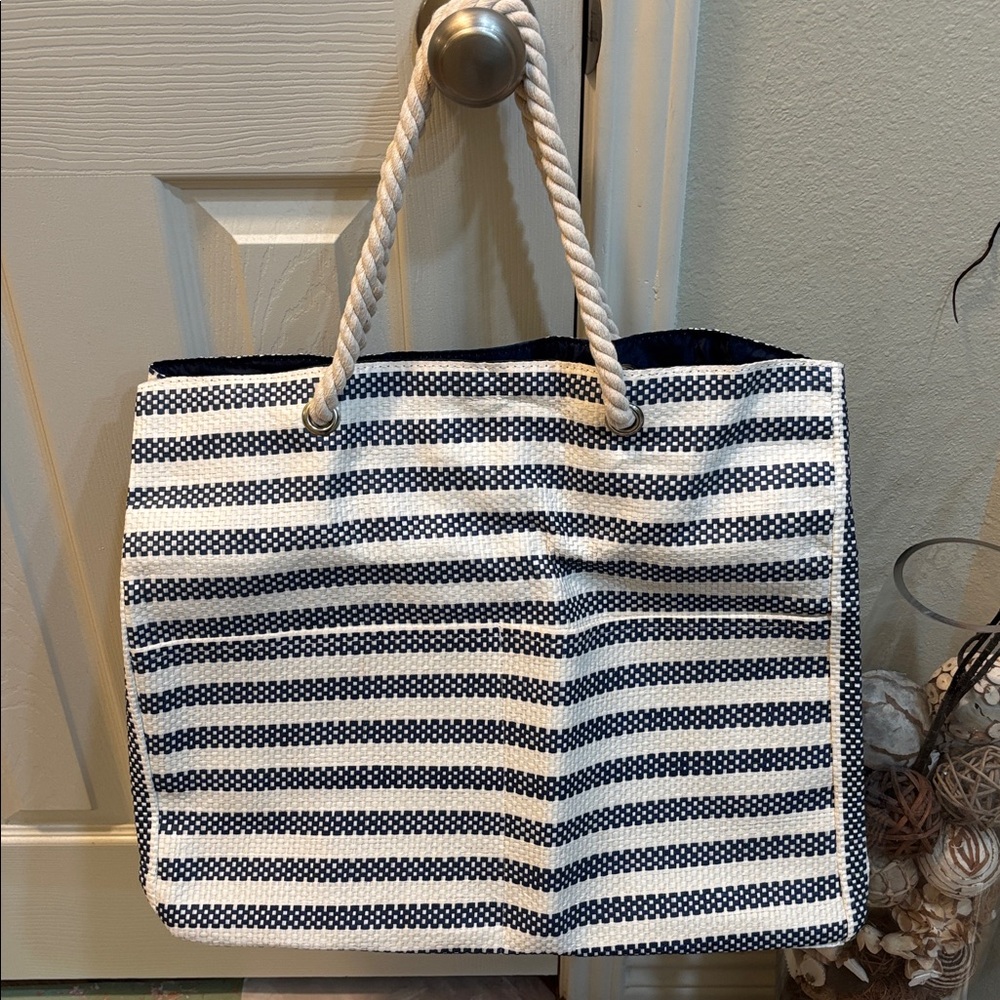 DSW Beach tote with pillow and mat - Picture 5 of 8